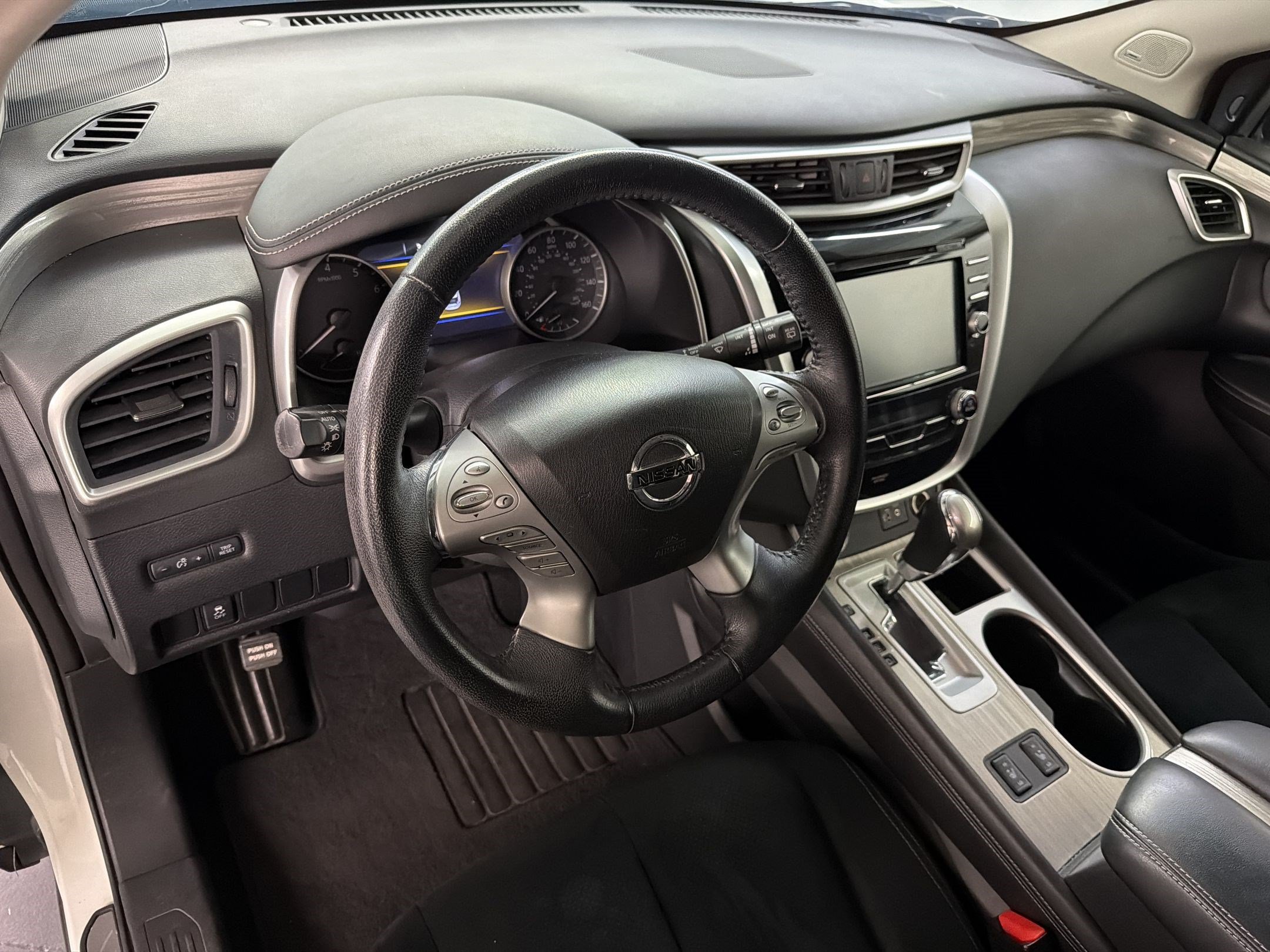 Used 2018 Nissan Murano SV w/ Premium Package AWD/4WD image 4