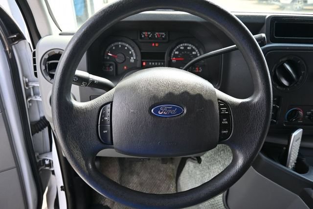 Used 2009 Ford E-150 and Econoline 150 Wagon RWD image 18