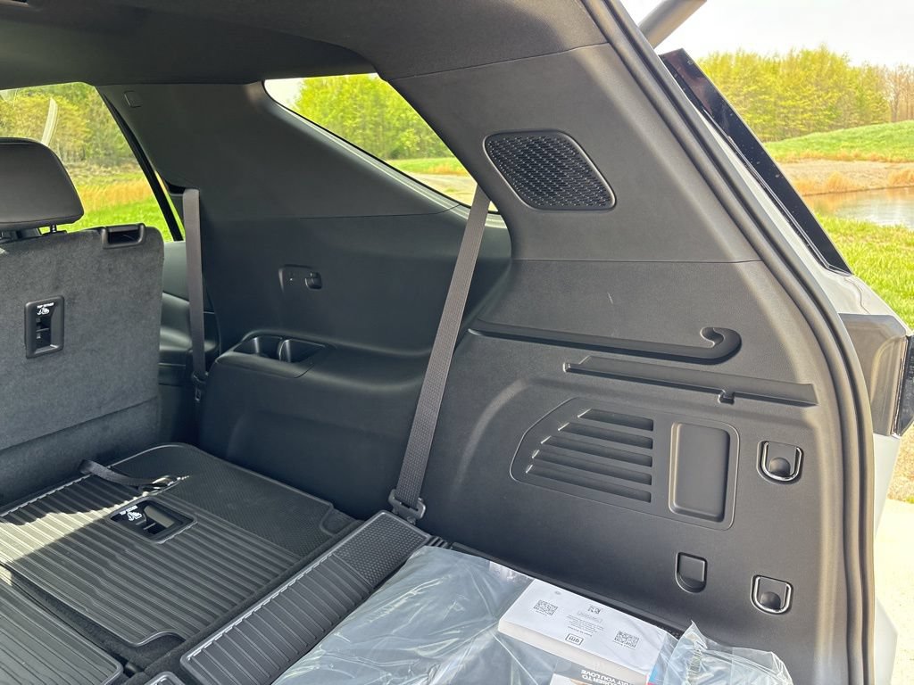 New 2026 Chevrolet Traverse LT w/ Sun and Wheel Package FWD image 59