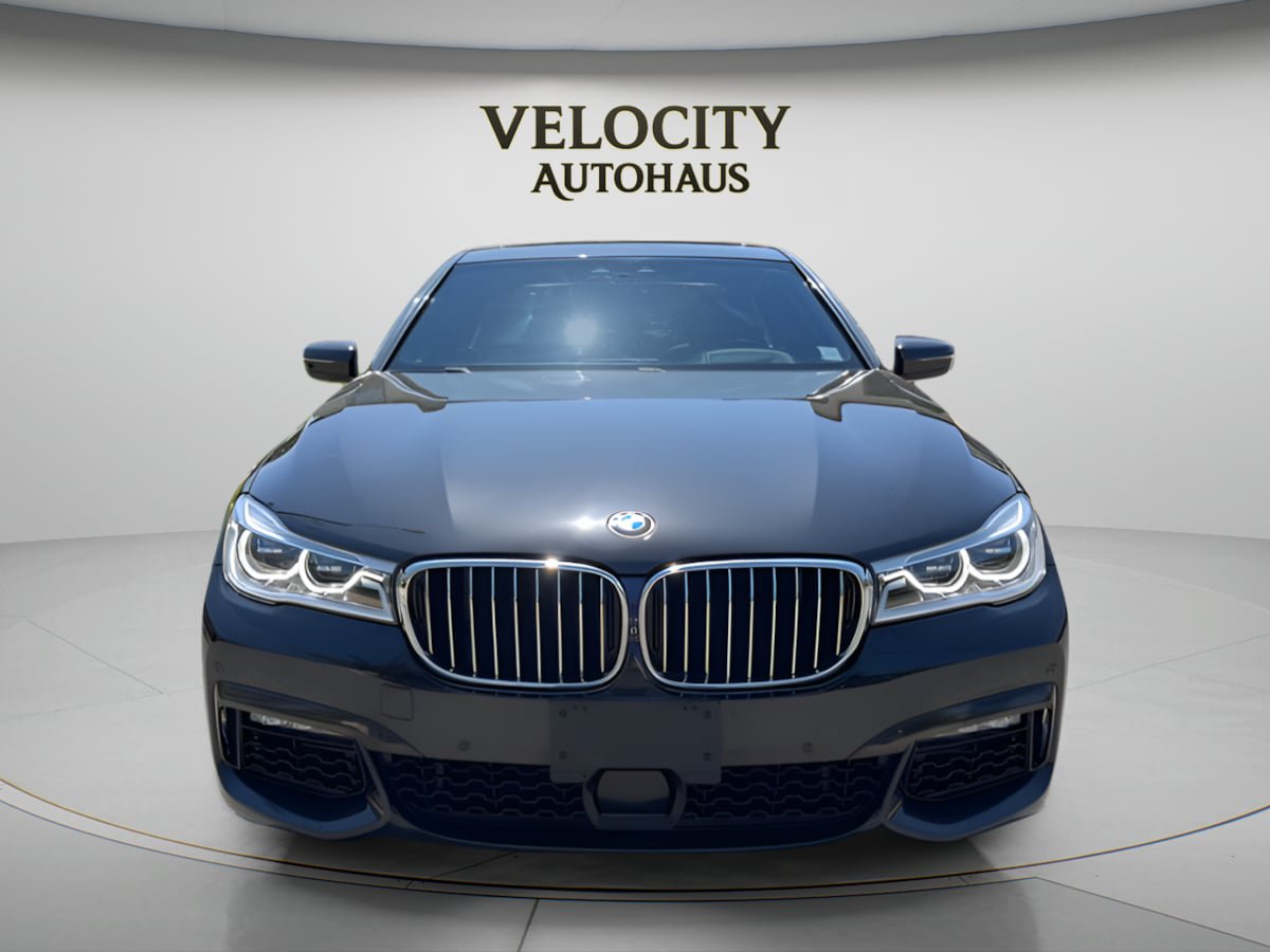 Used 2019 BMW 750i xDrive w/ Executive Package AWD/4WD image 2