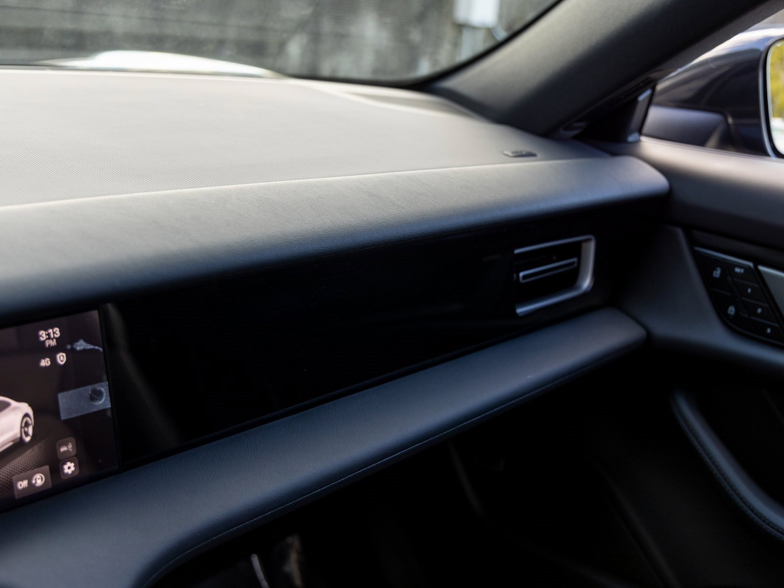 New 2025 Porsche Taycan image 34