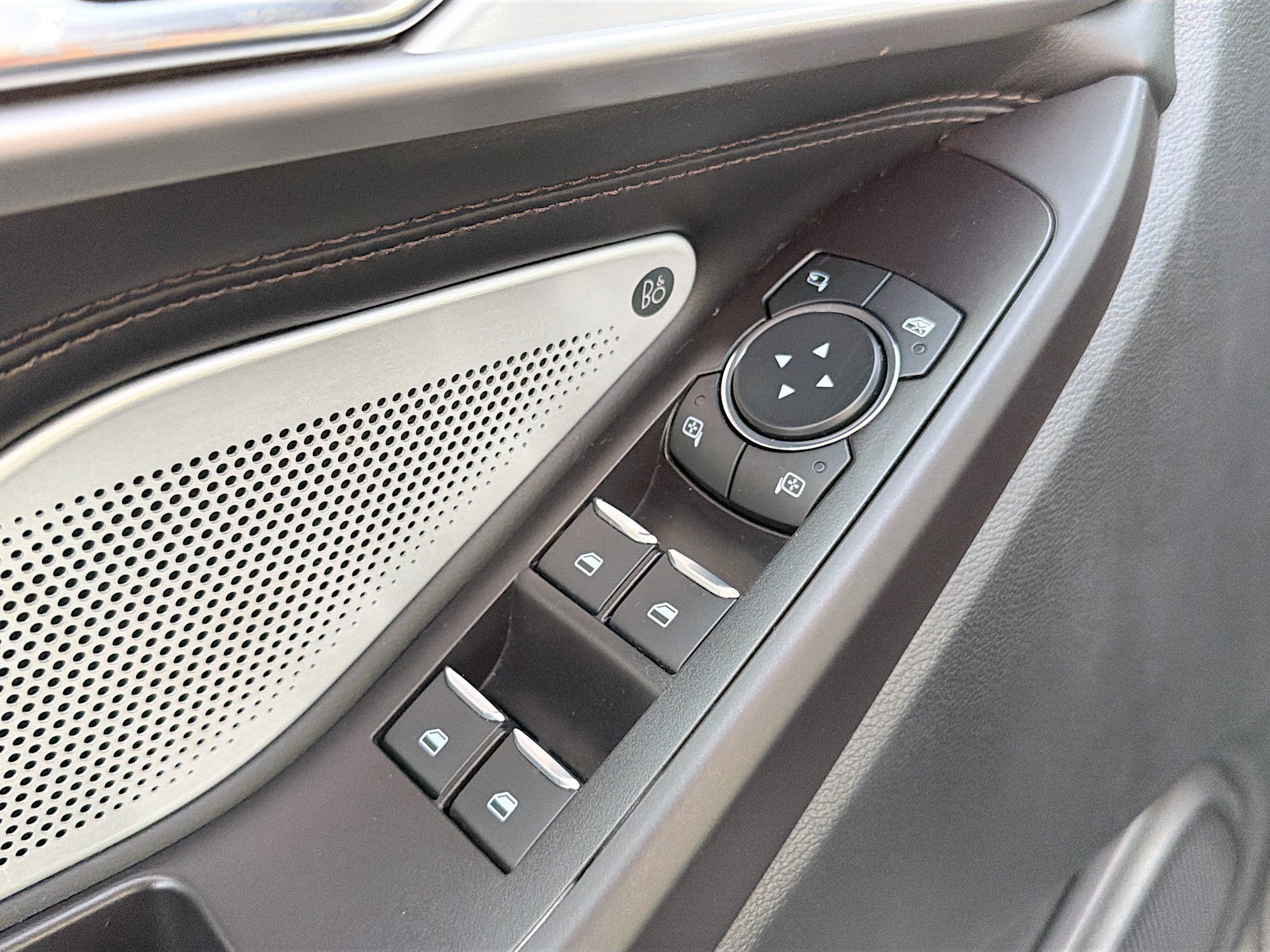 Used 2020 Ford Explorer Platinum w/ Premium Technology Package AWD/4WD image 9