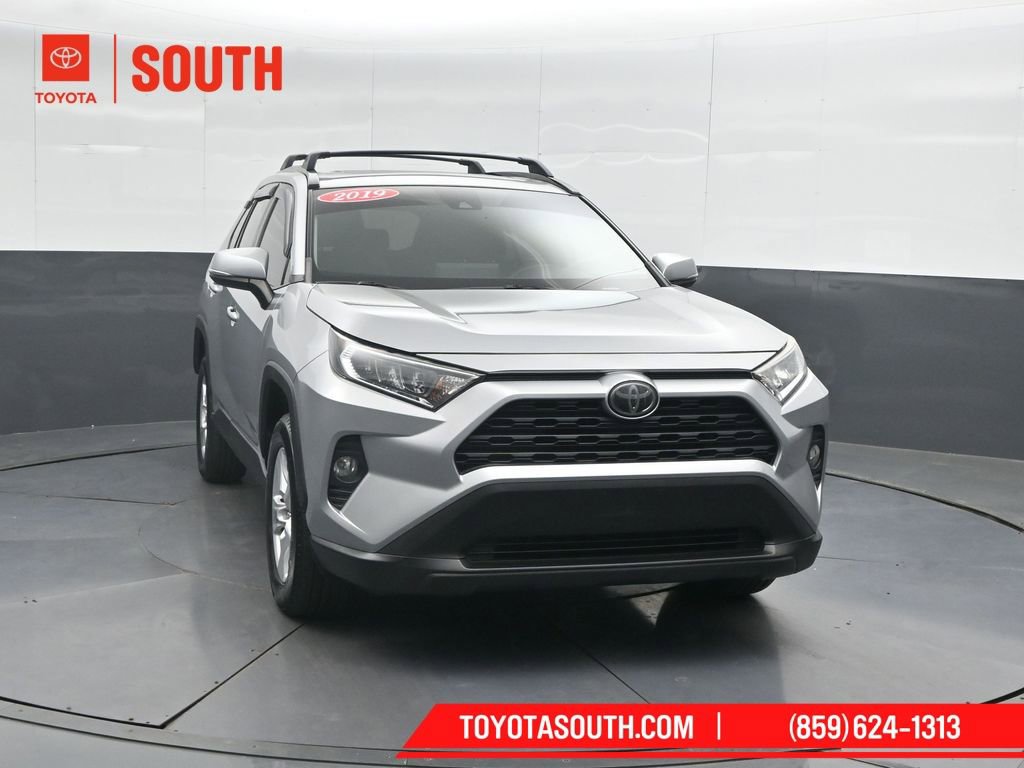 Used 2019 Toyota RAV4 XLE w/ Carpet Mat Package AWD/4WD image 5