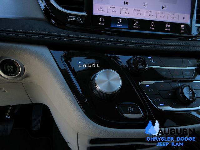 Used 2022 Chrysler Pacifica Touring-L image 19