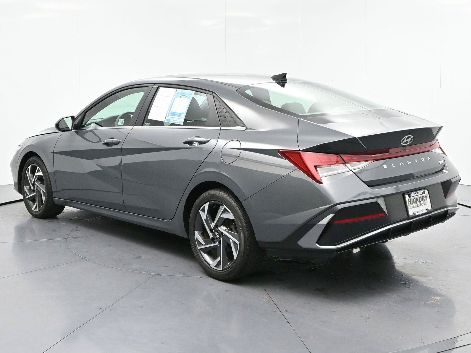 Used 2024 Hyundai Elantra SEL w/ Convenience Package FWD image 5