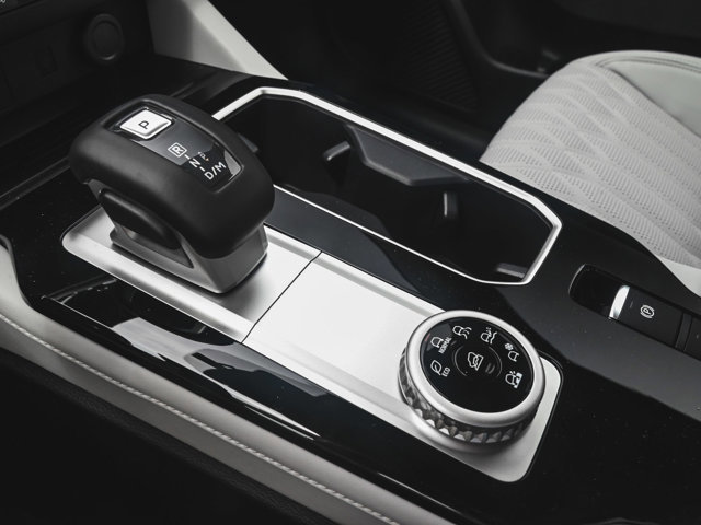 New 2025 Mitsubishi Outlander SEL image 28