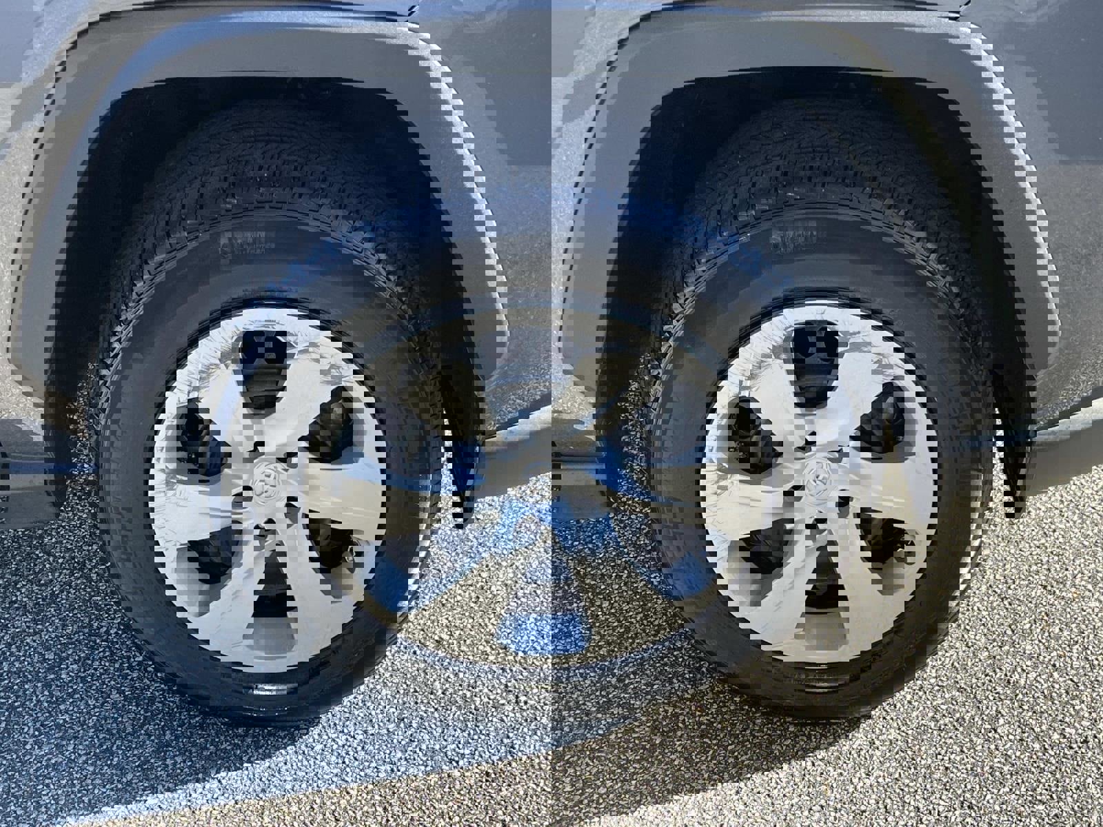 Used 2021 Toyota RAV4 LE image 12