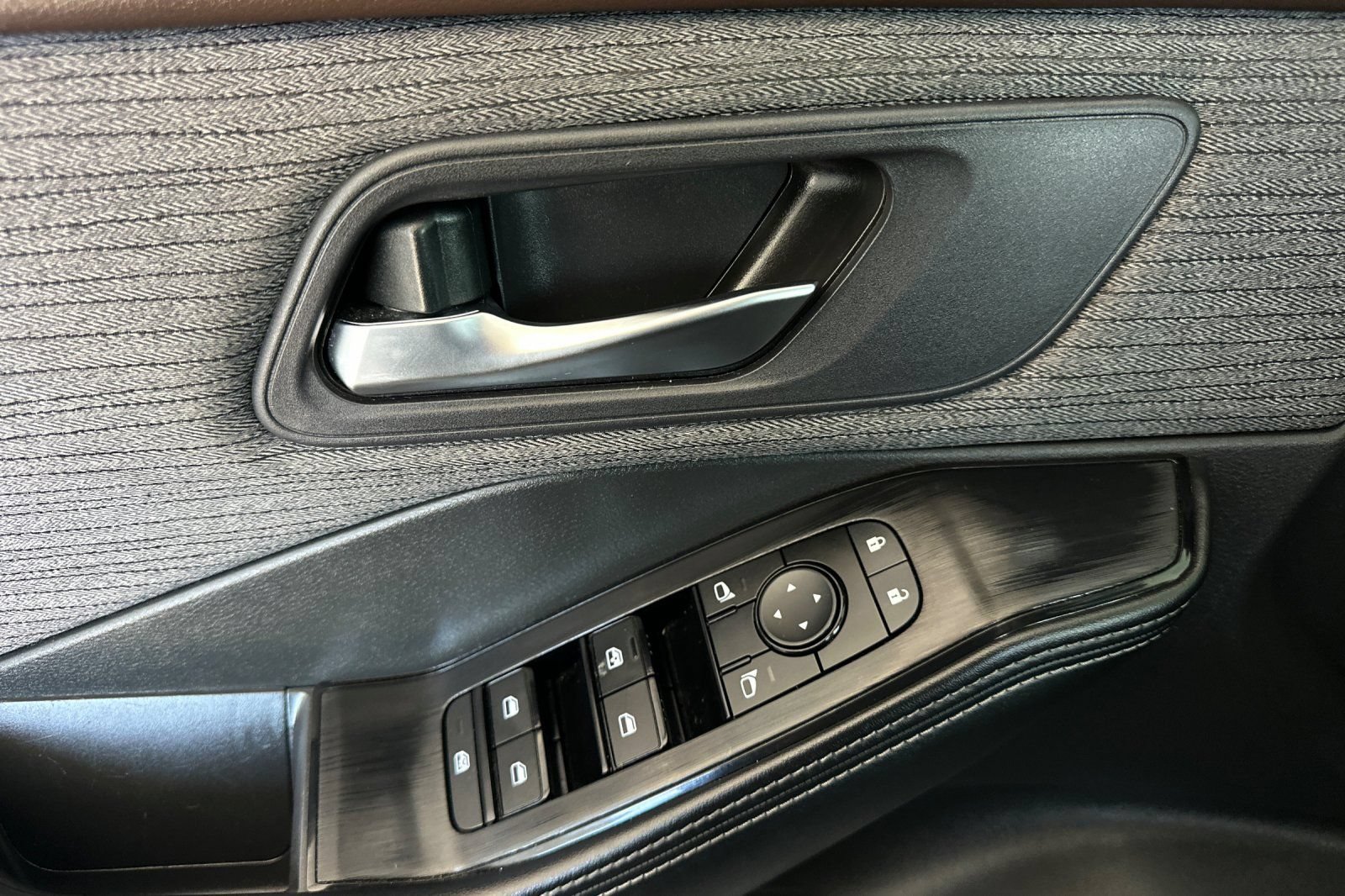 Used 2023 Nissan Rogue SV FWD image 11
