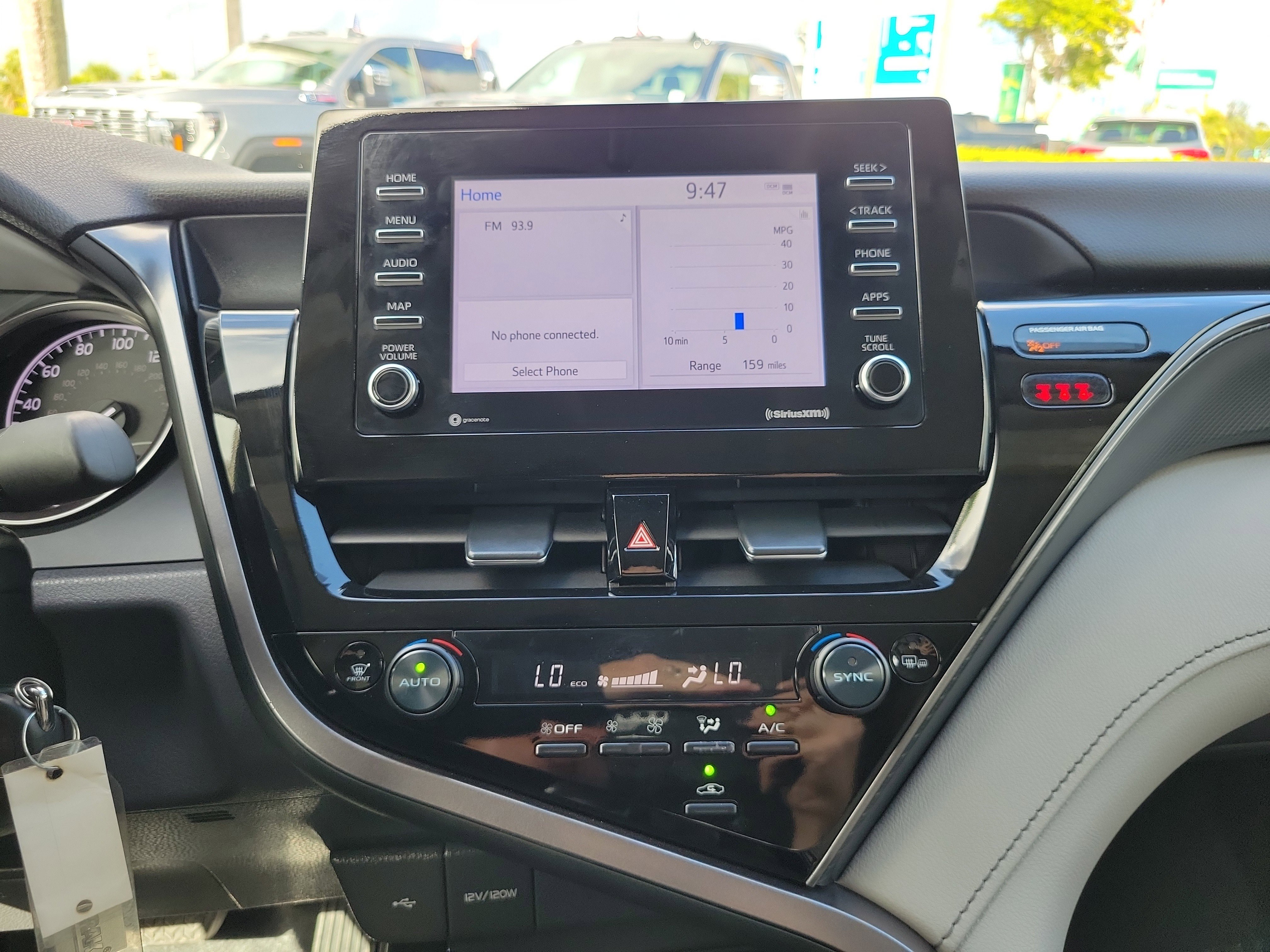 Used 2024 Toyota Camry SE image 19