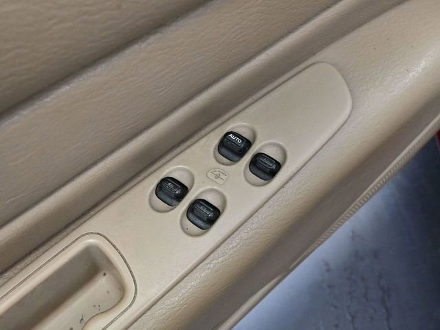 Used 2004 Chrysler Sebring LXi w/ Electronics Convenience Group FWD image 19