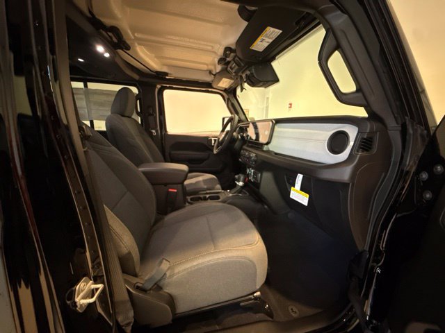 New 2025 Jeep Gladiator Sport AWD/4WD image 19