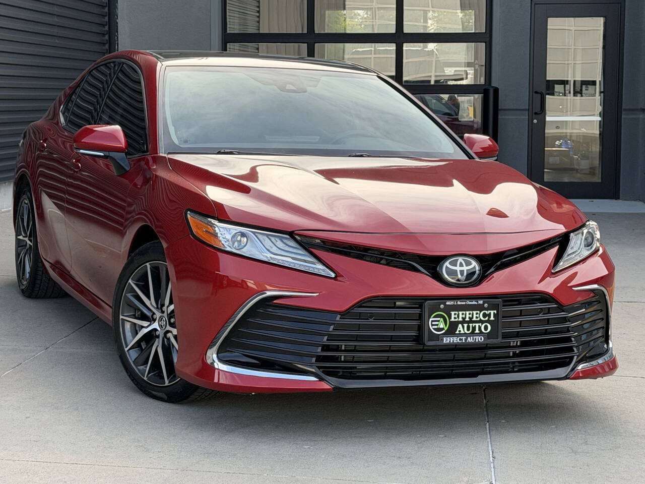Used 2024 Toyota Camry XLE w/ Navigation Package AWD/4WD image 5