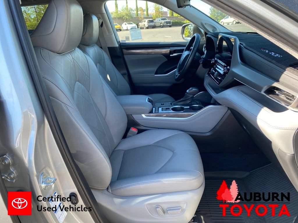 Certified 2021 Toyota Highlander Platinum AWD/4WD image 18