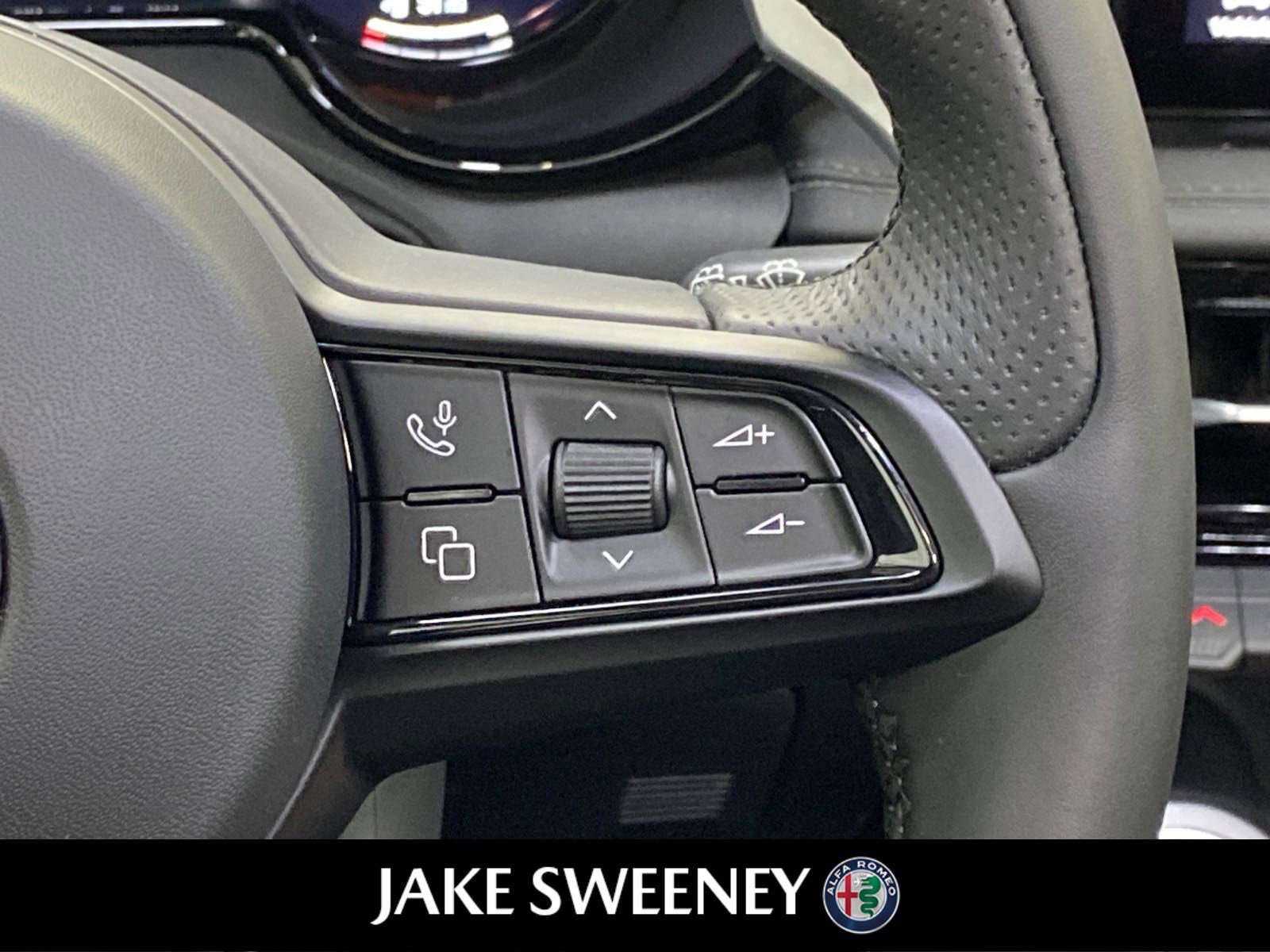 New 2024 Alfa Romeo Tonale Veloce image 17