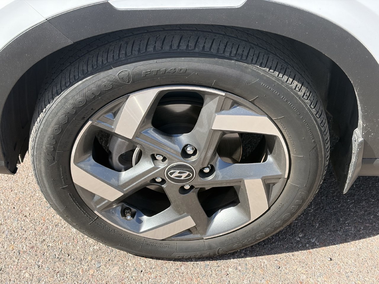 Used 2024 Hyundai Venue Limited FWD image 5