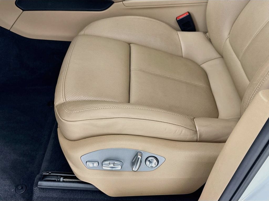 Certified 2025 Porsche Macan AWD/4WD image 13