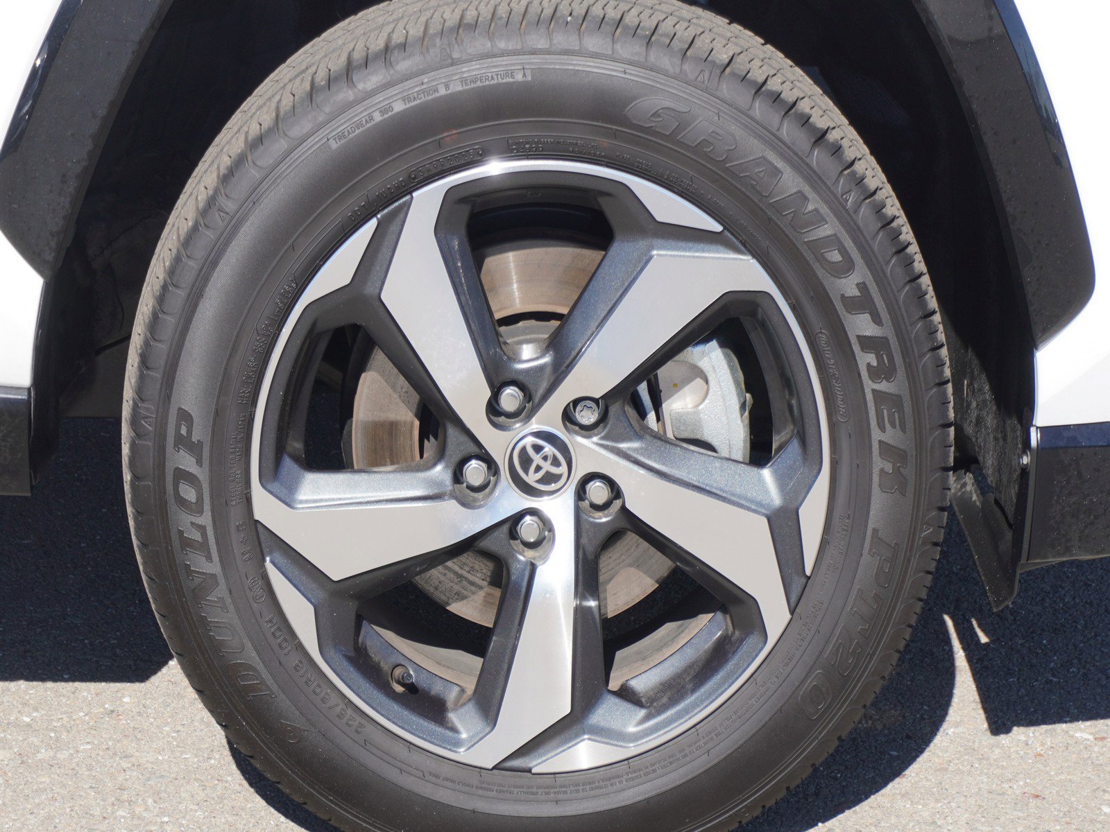 Used 2025 Toyota RAV4 SE image 5