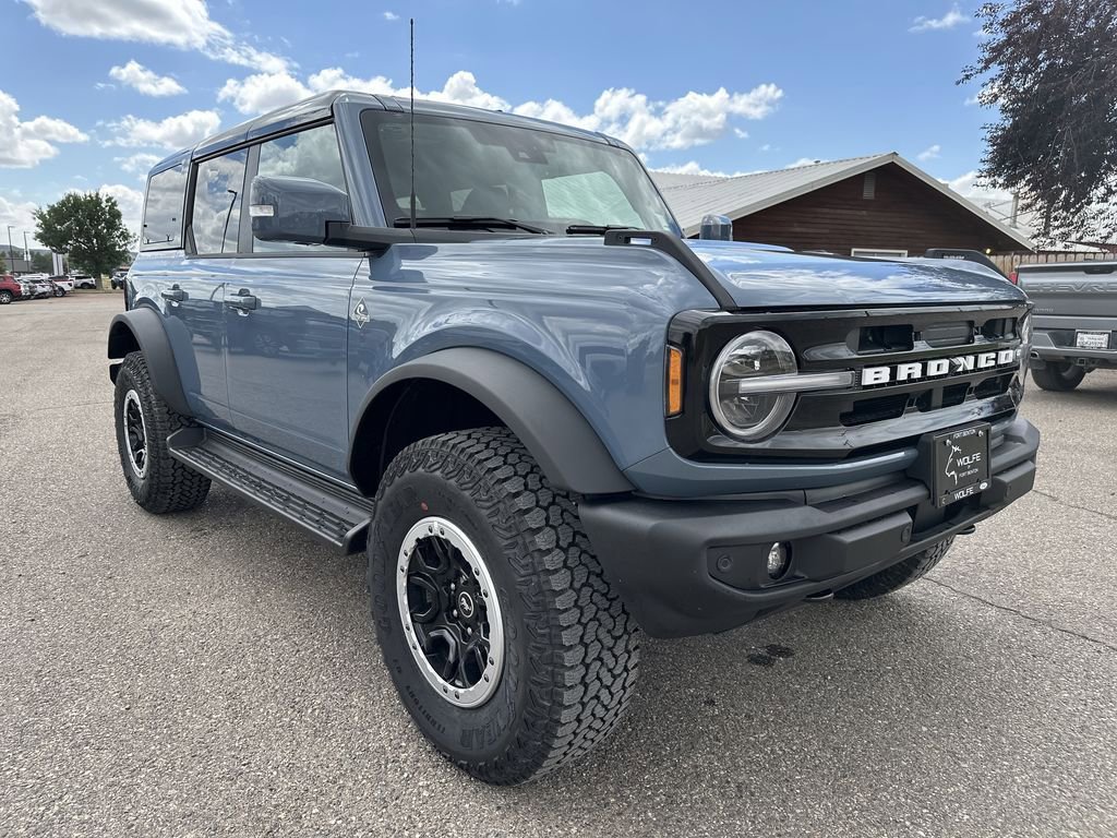 New 2025 Ford Bronco Outer Banks w/ Sasquatch Package