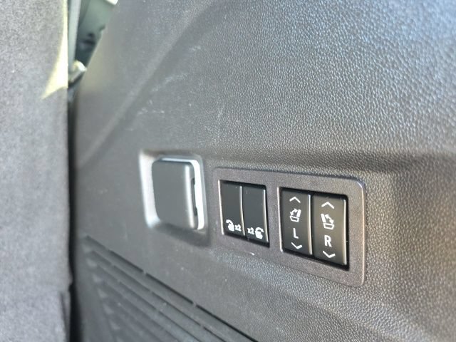 Used 2023 Chevrolet Tahoe RST w/ Luxury Package AWD/4WD image 39