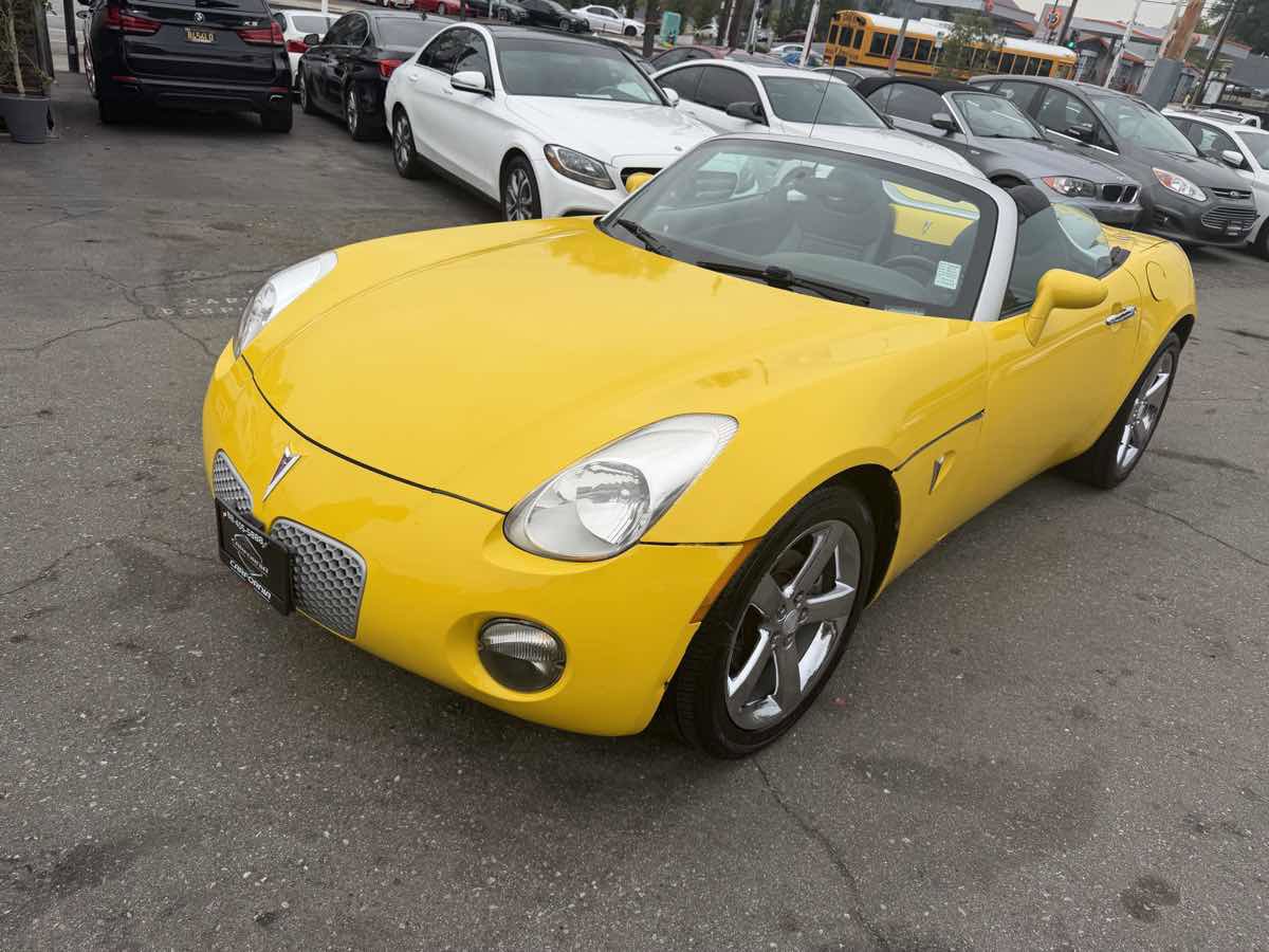Used 2007 Pontiac Solstice Convertible w/ Premium Package image 3