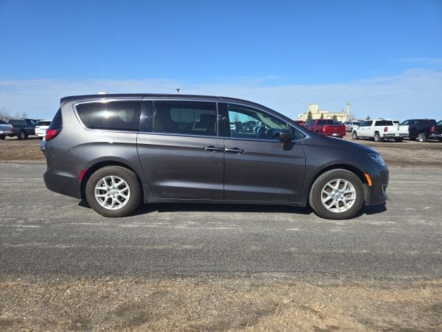 Used 2020 Chrysler Pacifica Touring w/ Cold Weather Group image 1