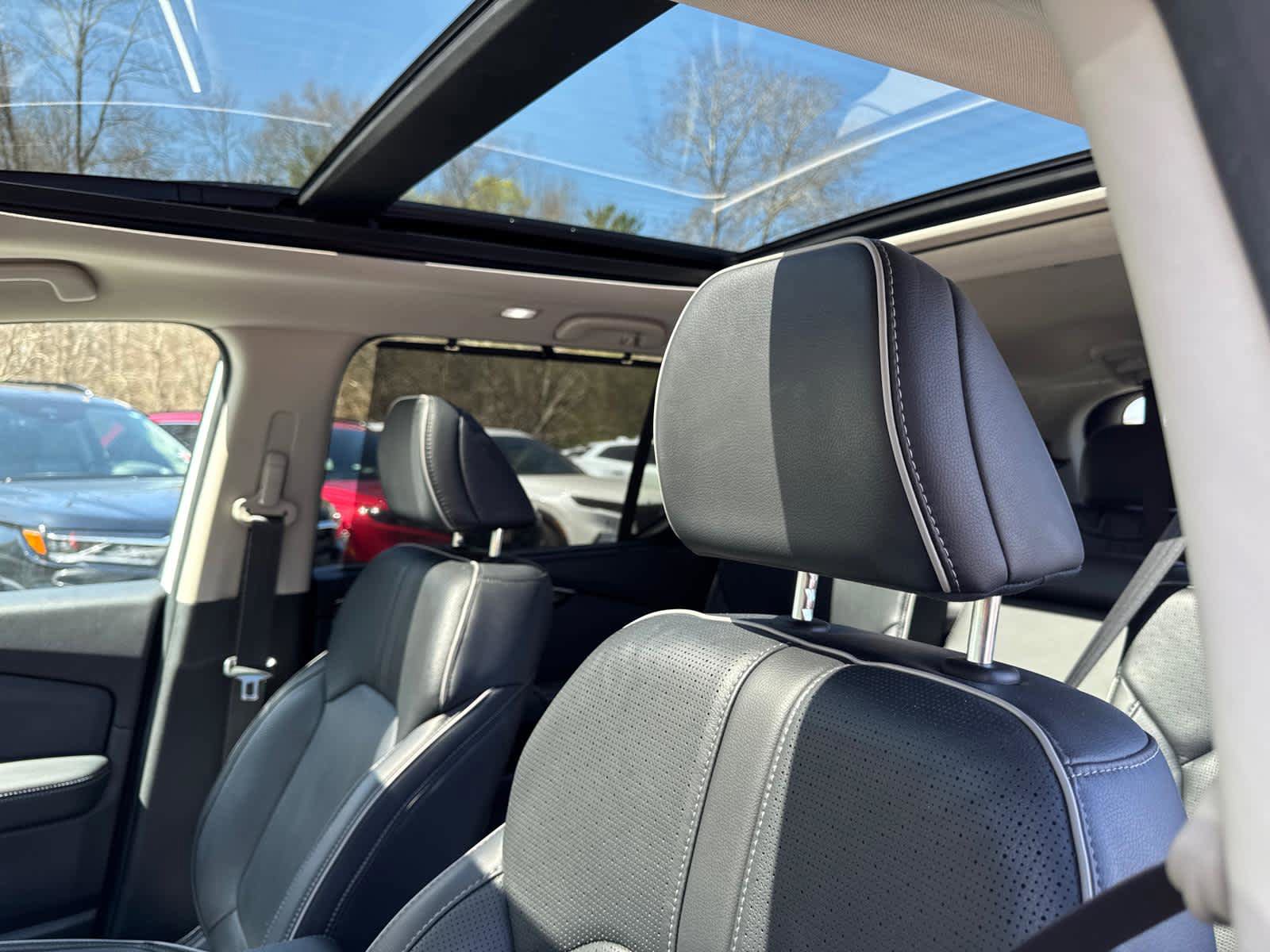 Used 2025 Honda Pilot Elite image 16