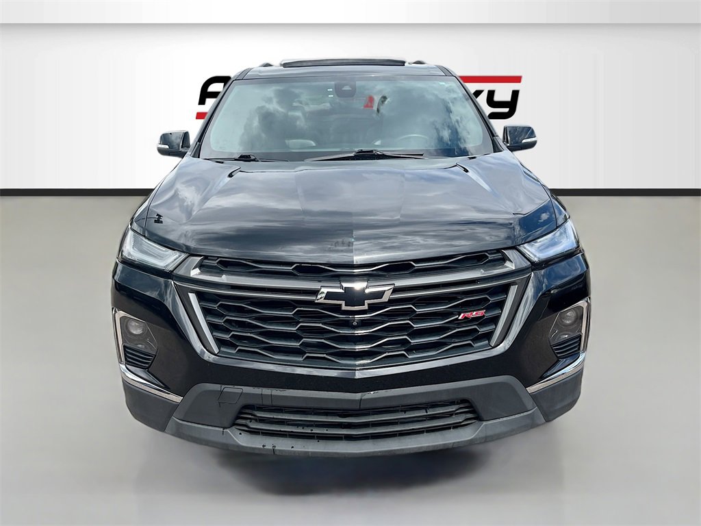 Used 2023 Chevrolet Traverse RS image 2