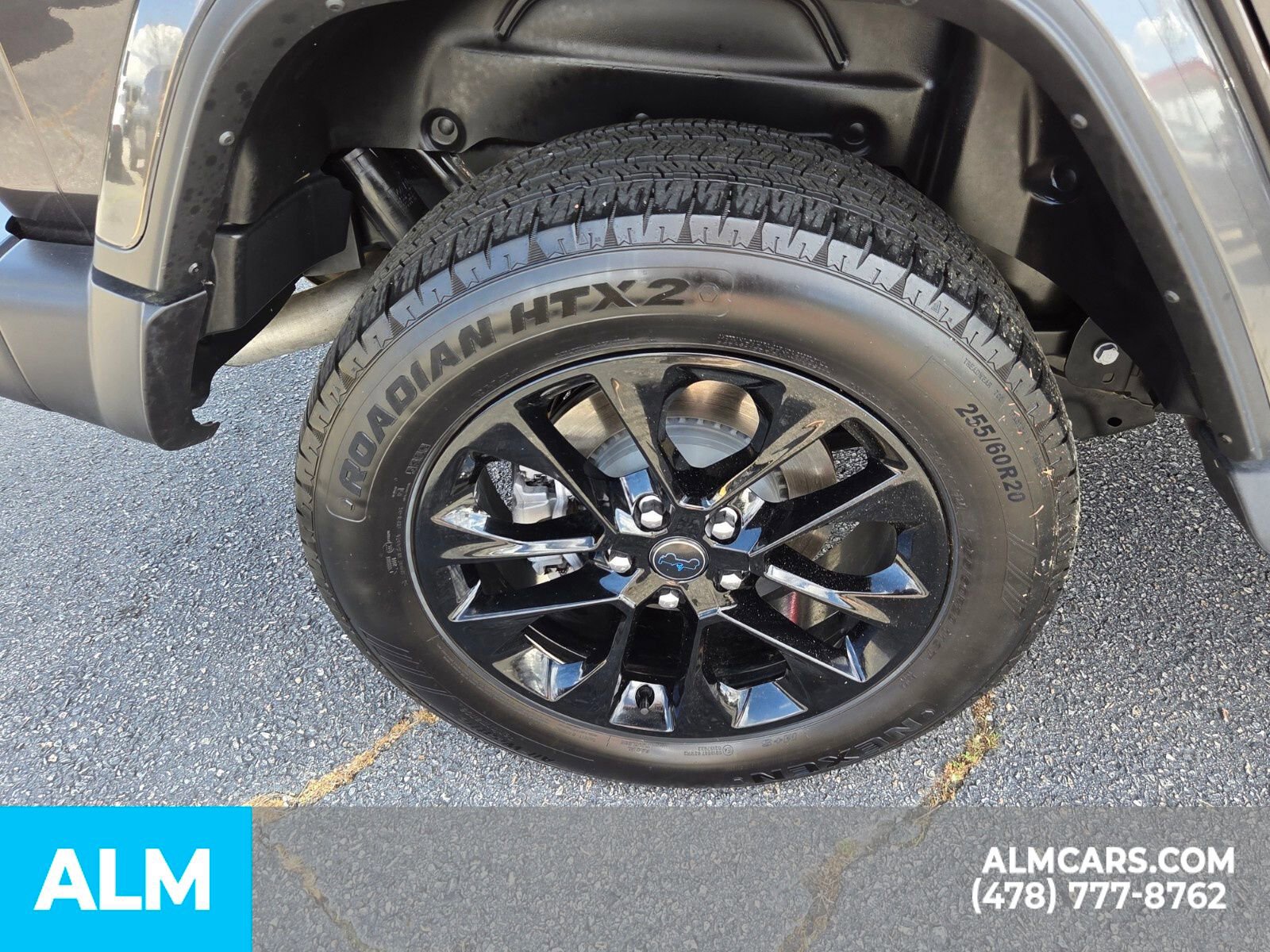 Used 2025 Jeep Wrangler Unlimited Sahara AWD/4WD image 13