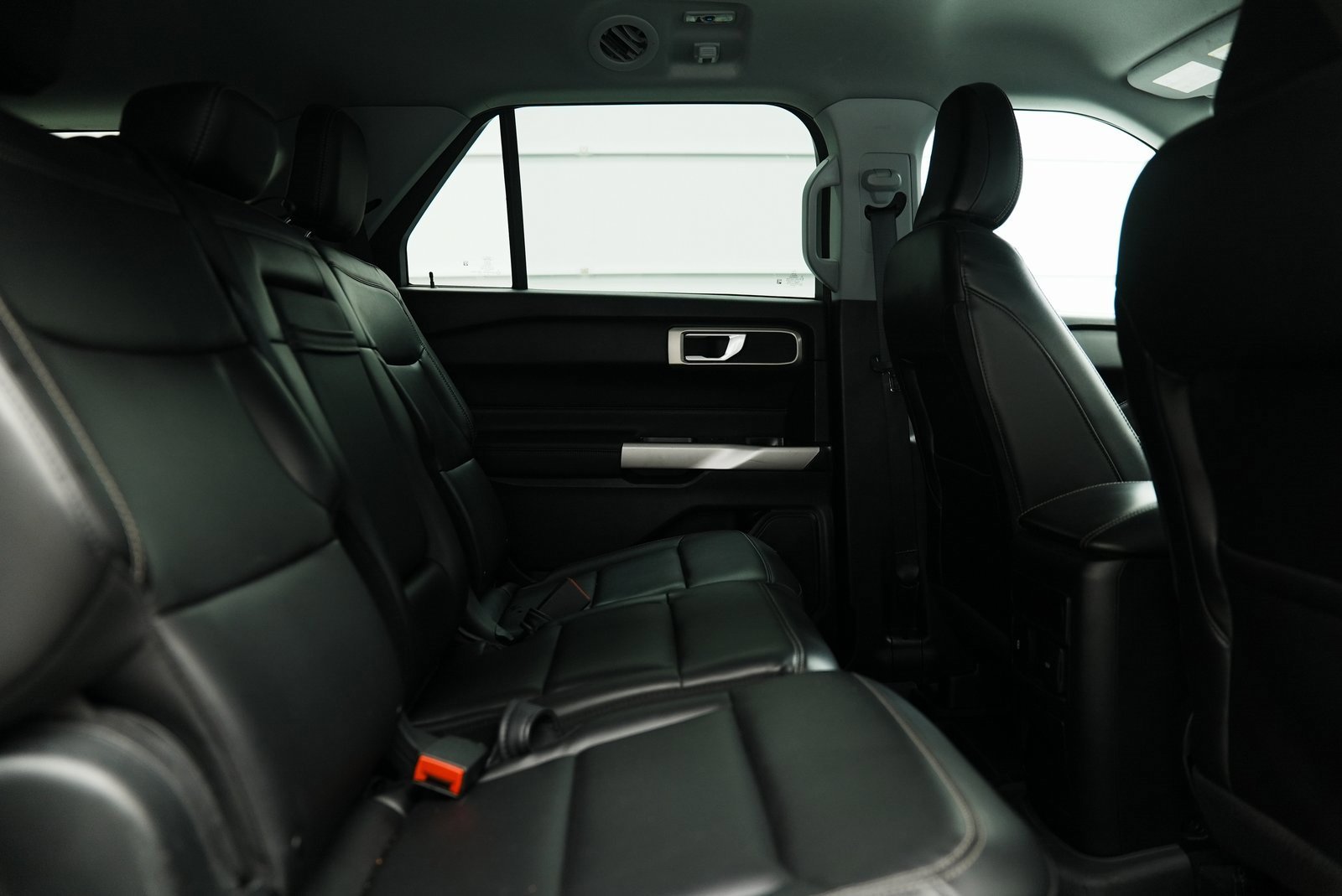 Used 2023 Ford Explorer XLT w/ Equipment Group 202A image 26