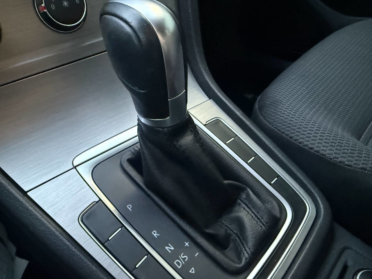 Used 2017 Volkswagen Golf S image 20