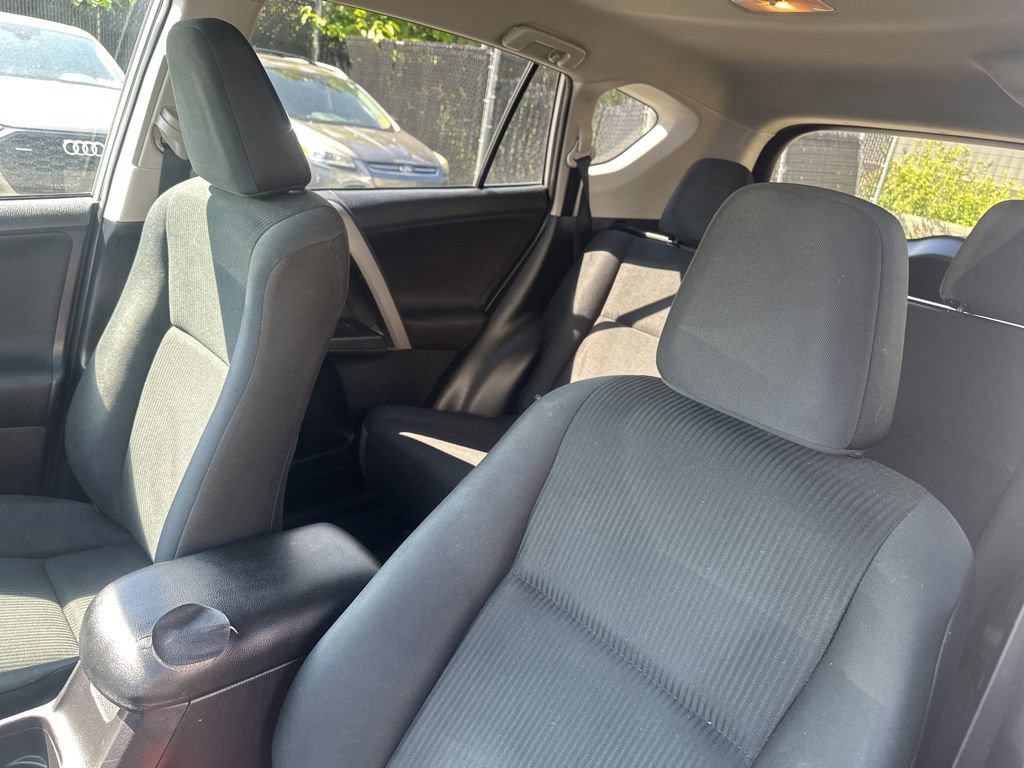 Used 2017 Toyota RAV4 LE w/ Carpet Mat Package AWD/4WD image 12