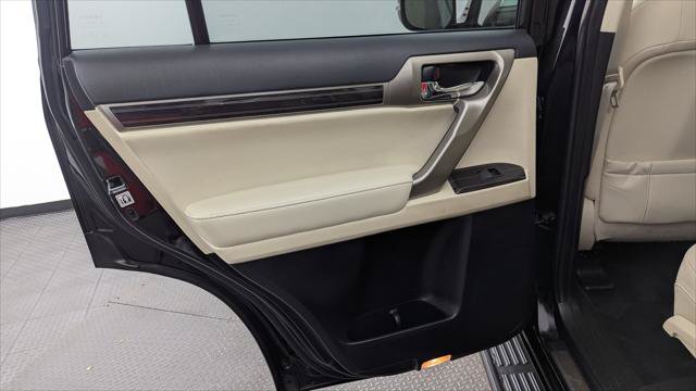 Used 2020 Lexus GX 460 Premium w/ Premium Package AWD/4WD image 16