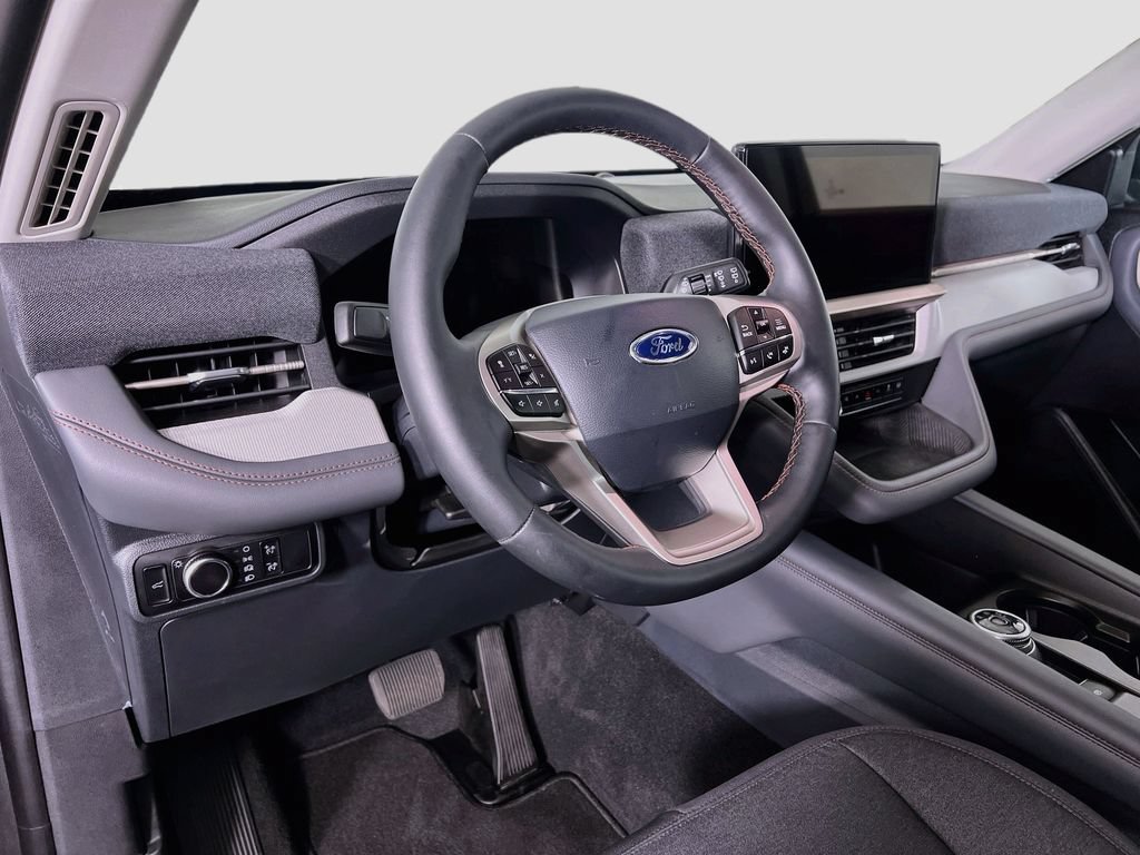 Used 2026 Ford Explorer Active AWD/4WD image 12
