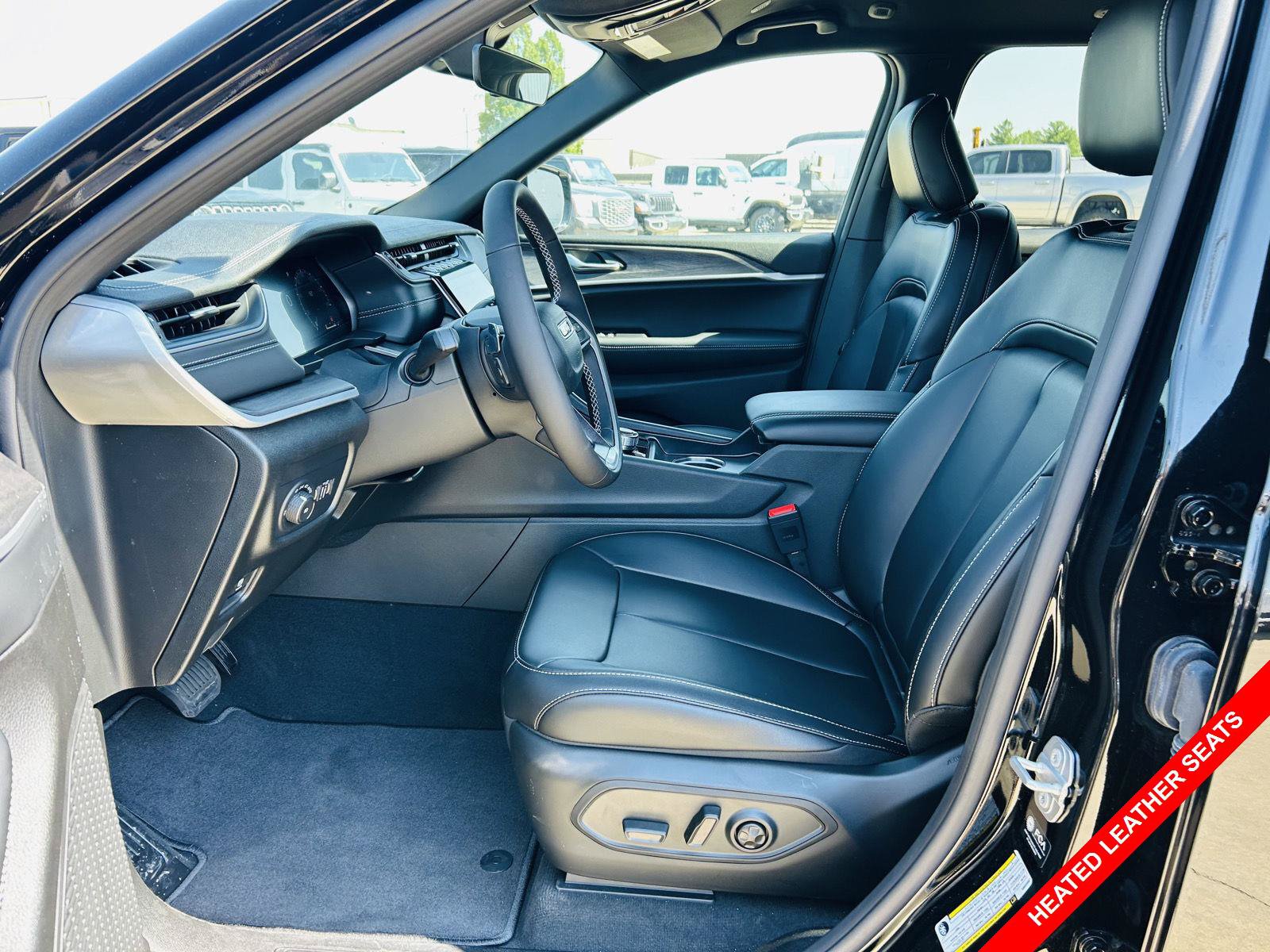 New 2025 Jeep Grand Cherokee Limited AWD/4WD image 3