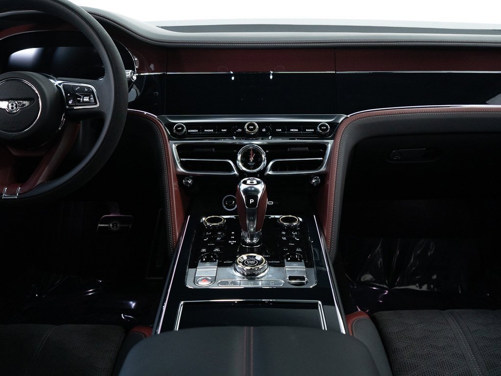Certified 2025 Bentley Flying Spur Plug-In Hybrid image 32