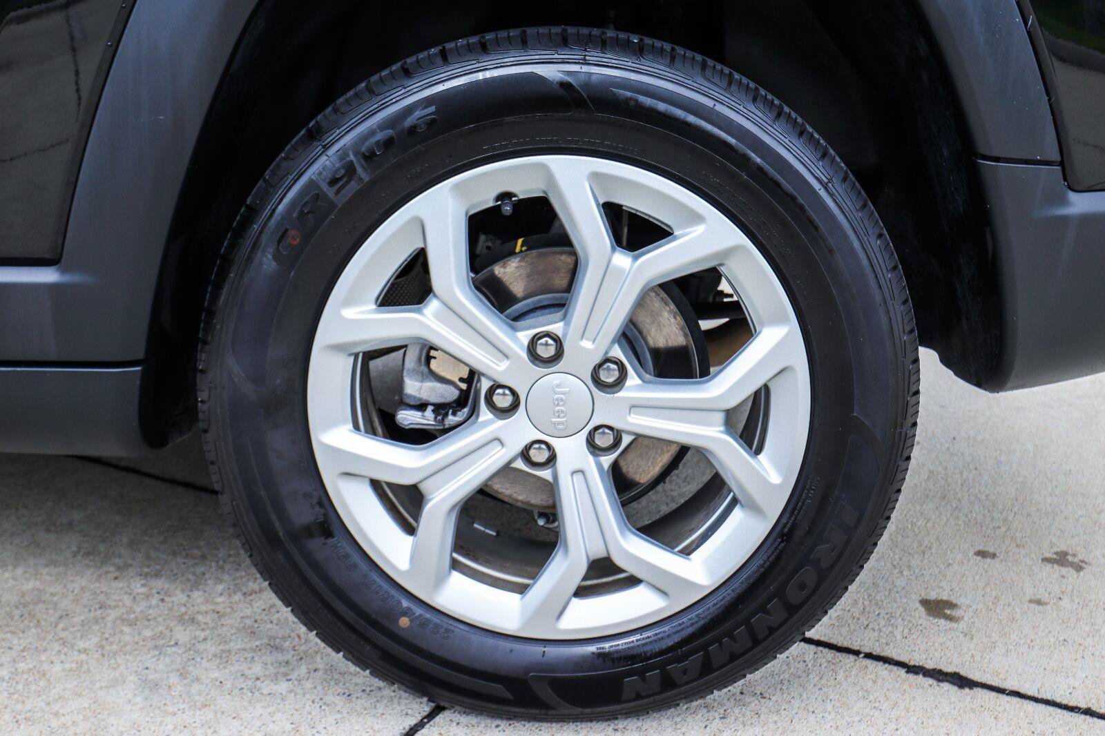 Used 2024 Jeep Compass Latitude AWD/4WD image 23