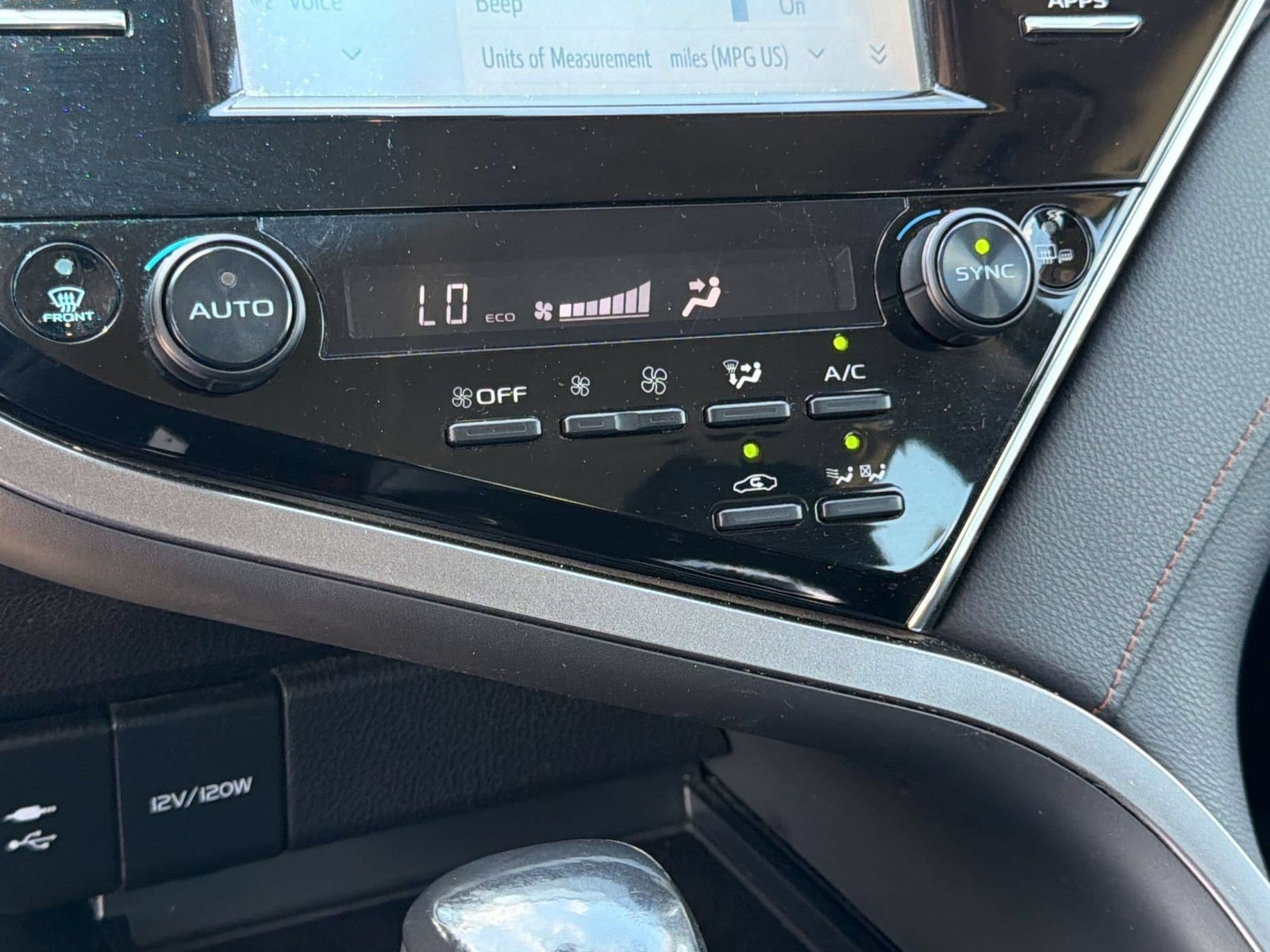 Used 2018 Toyota Camry XLE FWD image 25