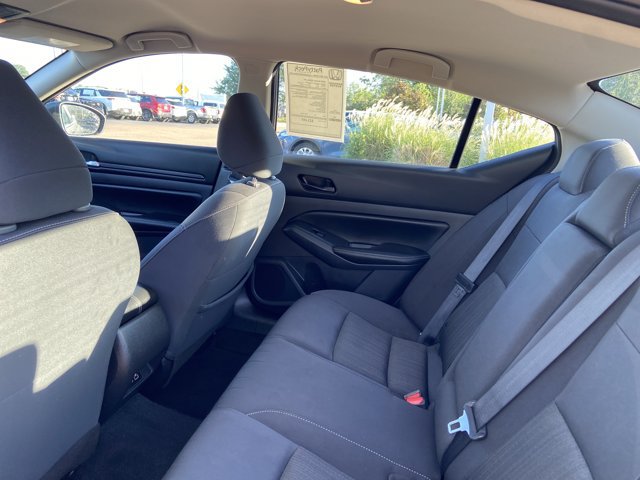 Used 2025 Nissan Altima 2.5 SV FWD image 17