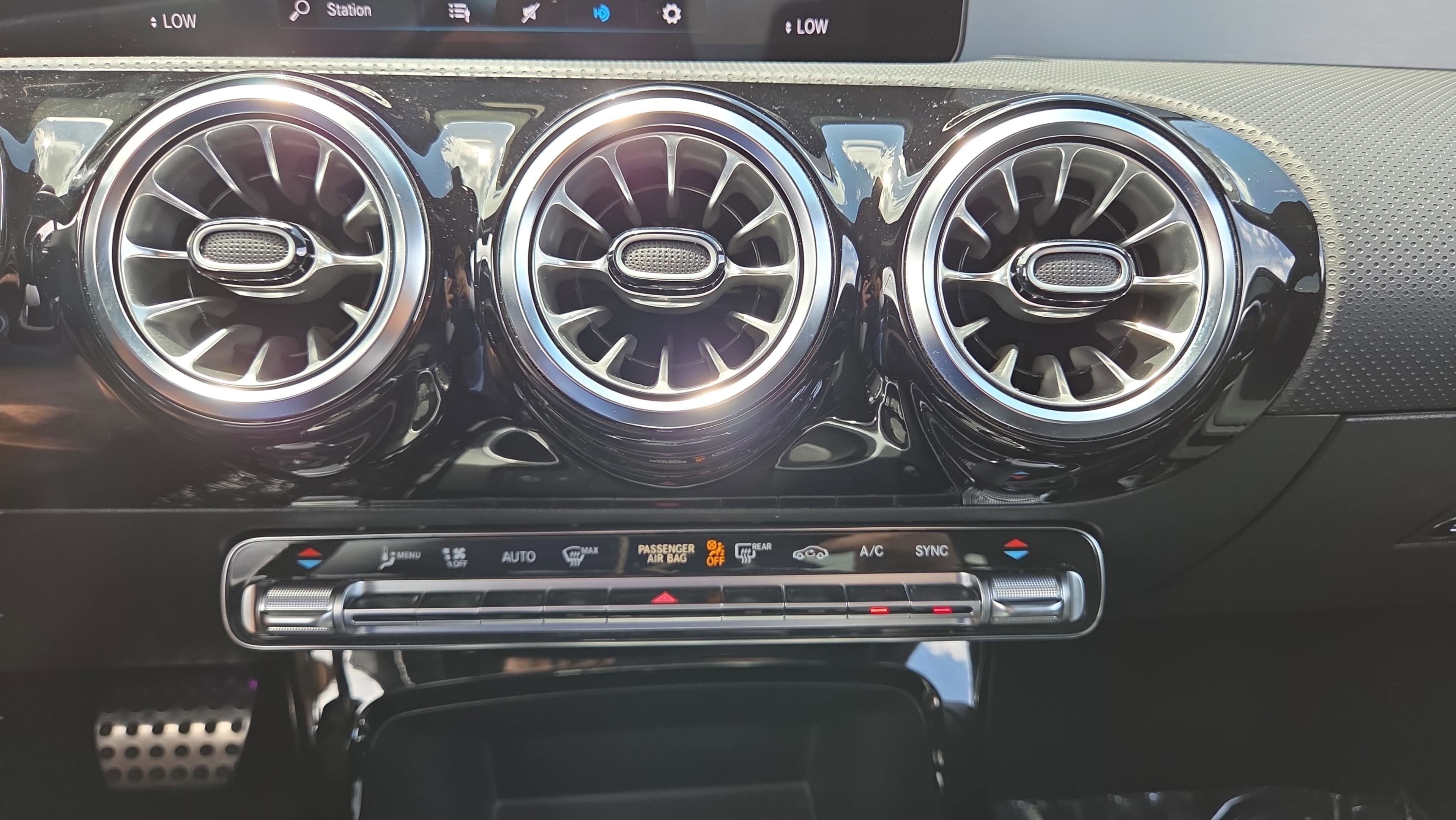 Used 2023 Mercedes-Benz CLA 250 image 31