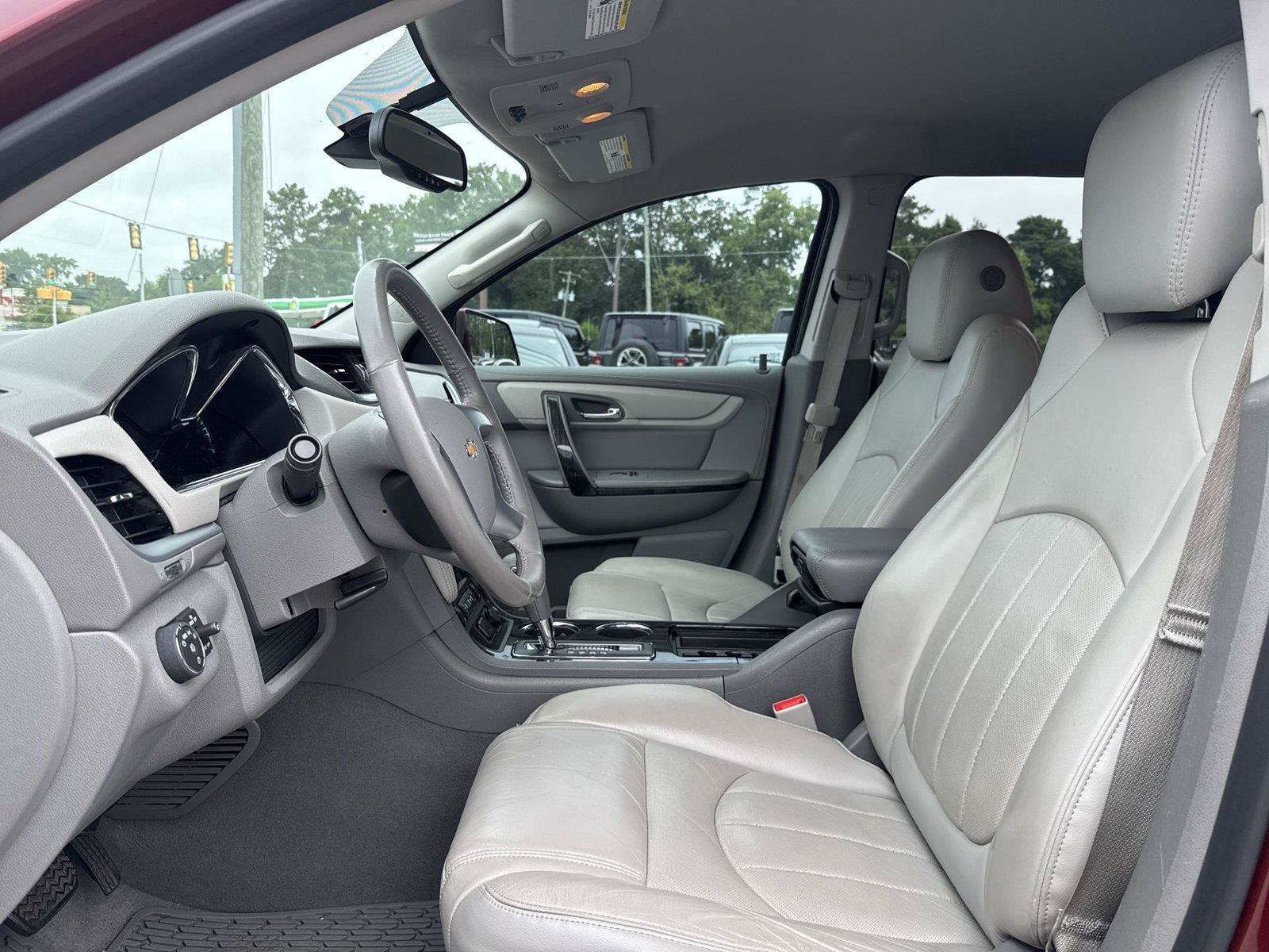 Used 2016 Chevrolet Traverse LTZ FWD image 10