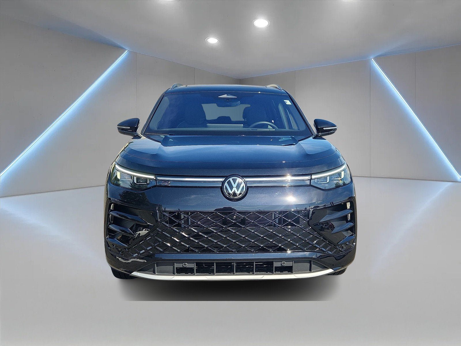 Certified 2025 Volkswagen Tiguan SEL R-Line AWD/4WD image 2