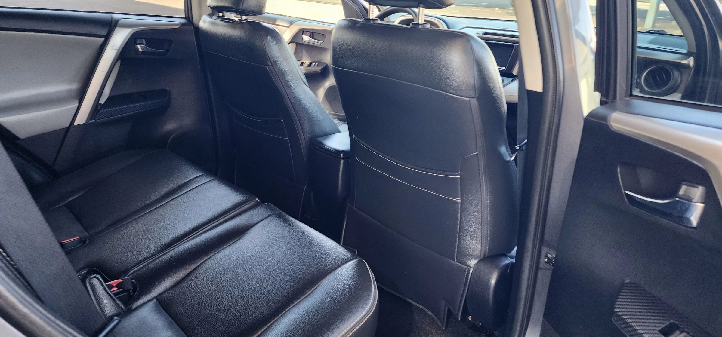 Used 2014 Toyota RAV4 XLE AWD/4WD image 9