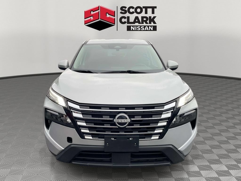 Used 2024 Nissan Rogue SV AWD/4WD image 2