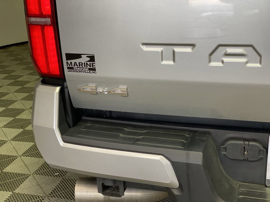 Used 2024 Toyota Tacoma SR5 AWD/4WD image 36