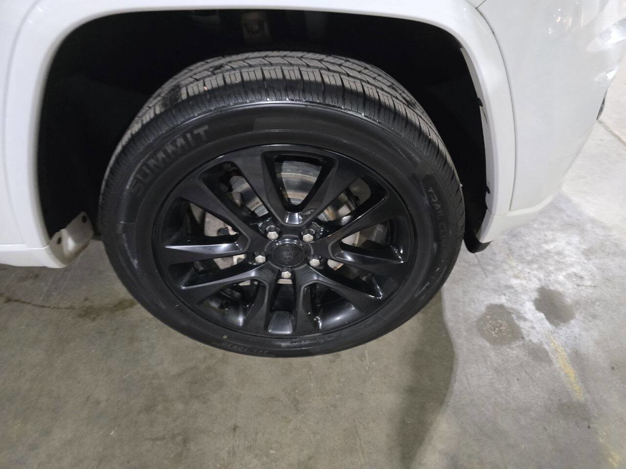 Used 2018 Jeep Grand Cherokee Altitude image 23