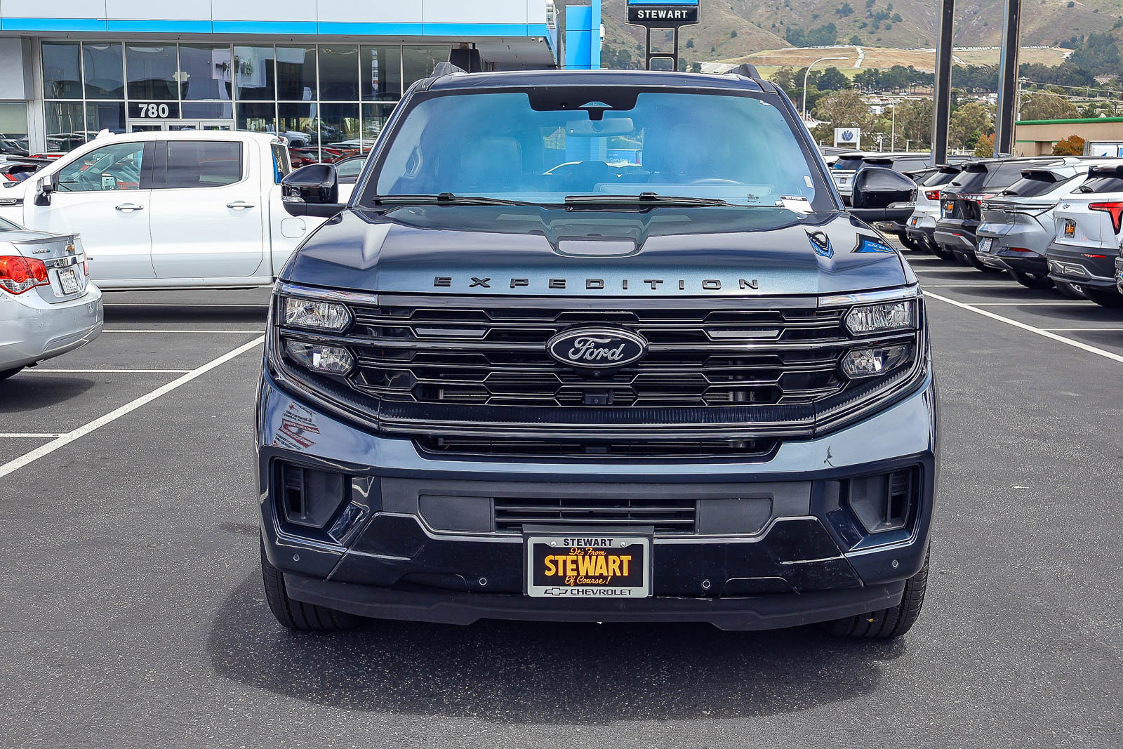 Used 2025 Ford Expedition Platinum w/ Stealth Appearance Package AWD/4WD image 19