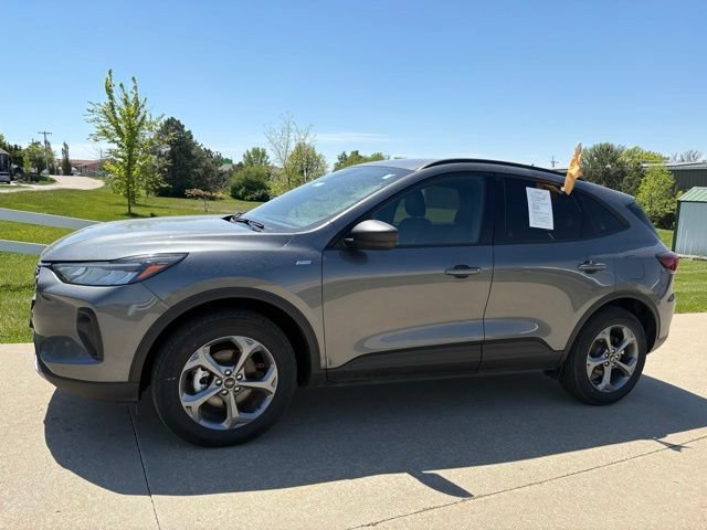 Certified 2025 Ford Escape ST-Line AWD/4WD image 1