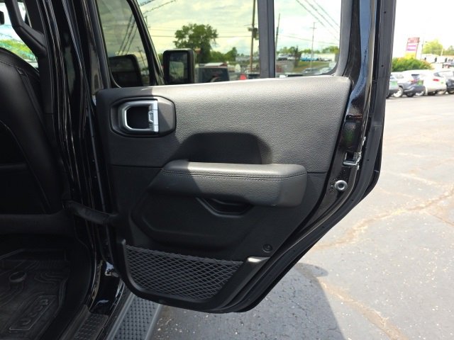 Used 2020 Jeep Wrangler Unlimited Sahara image 40