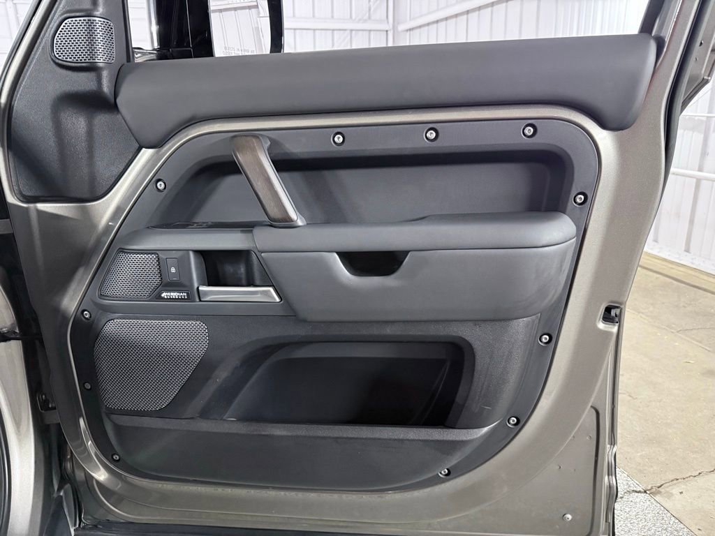 Used 2023 Land Rover Defender 110 X image 30