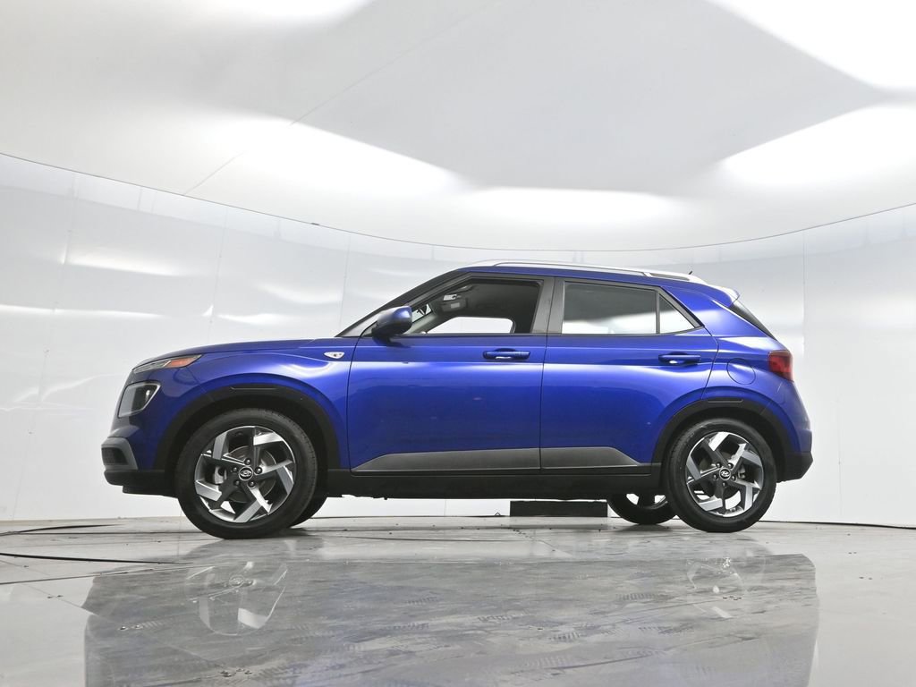 Used 2023 Hyundai Venue Limited w/ Cargo Package image 7
